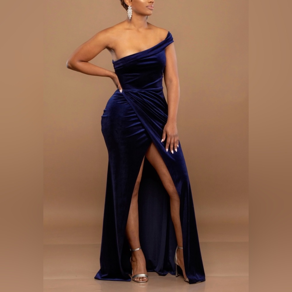 Chic One-Shoulder Dress in Deep Blue